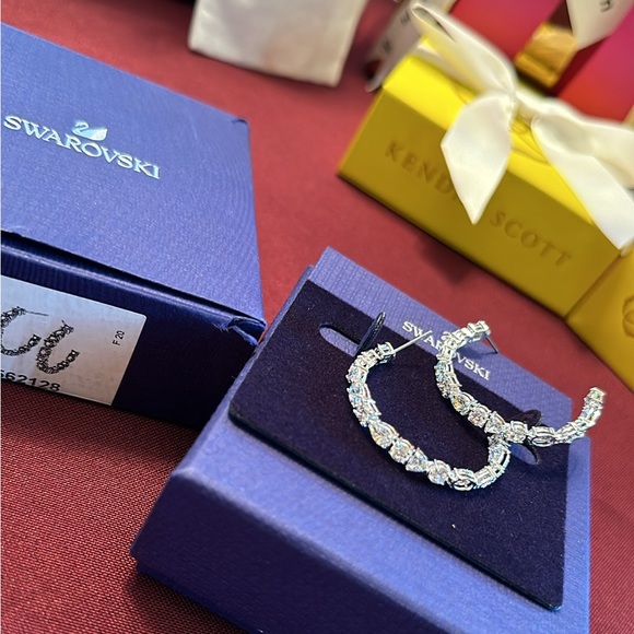 ✨NEW! Never used‼️New Auth Swarovski PE Hoop CZ silver hoop earrings✨price Firm - Picture 4 of 6